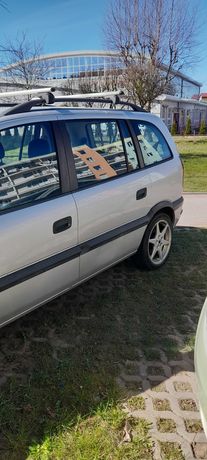 auto opel zafira
