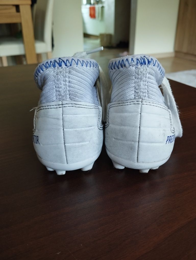 Korki Adidas Predator biało niebieskie