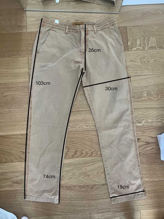 Beżowe spodnie, Lavard