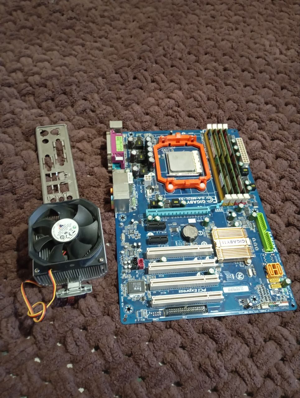 Материнская плата Gigabyte GA-M52L-S3