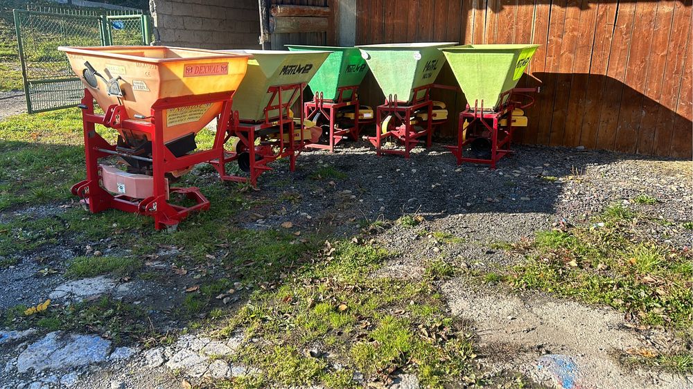 Rozsiewacz taśmowy  motyl kłos  piaskarka solarka posypywarka siewnik