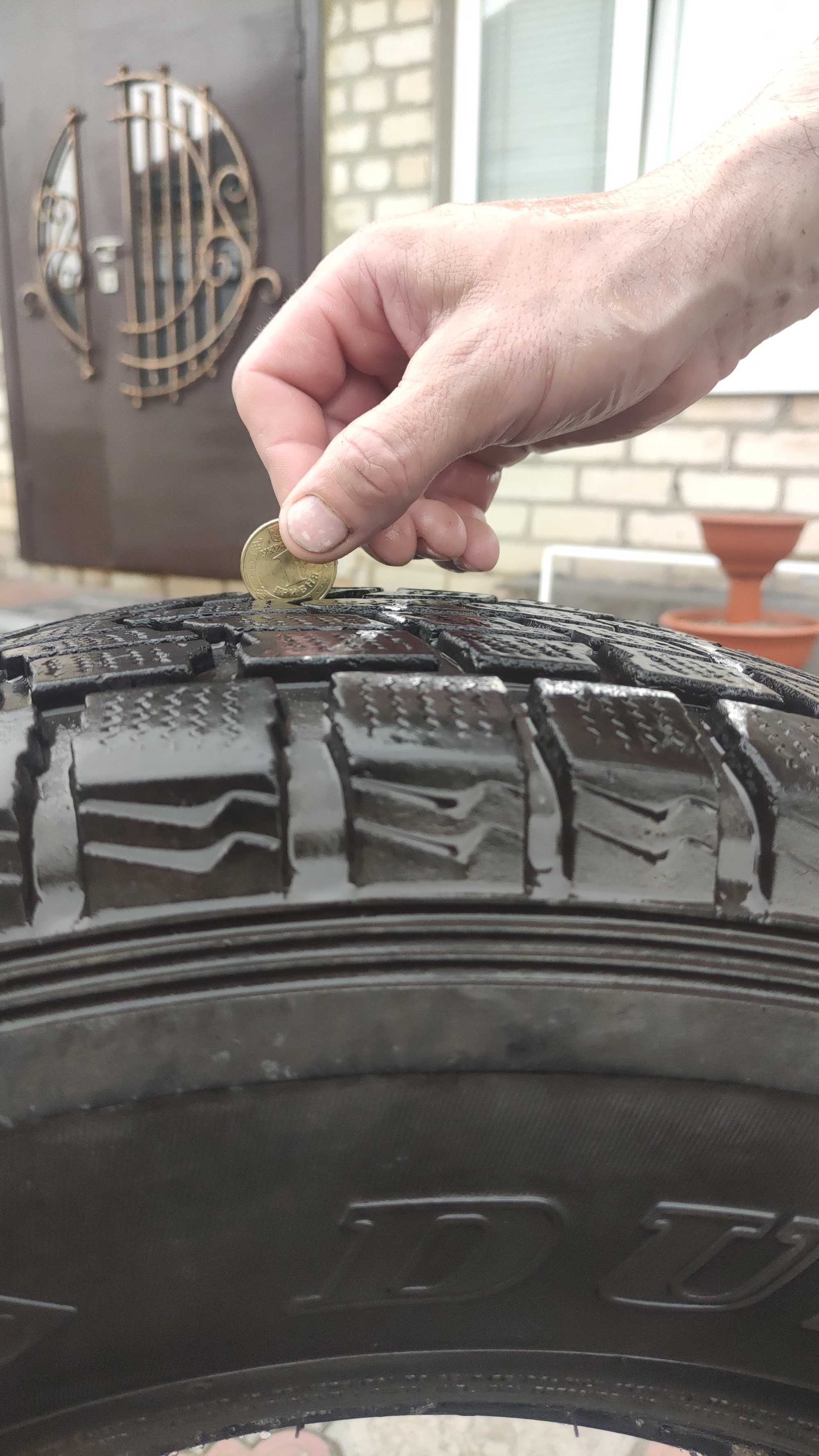 Продам резину DUNLOP 265/70r16