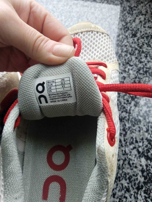 кросівки для бігу р. 37.5