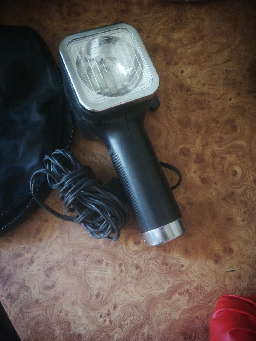 Lampa błyskowa sprawna