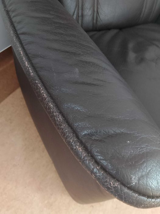 fotel z wysuwanym podnóżkiem, regulowane oparcie, skóra