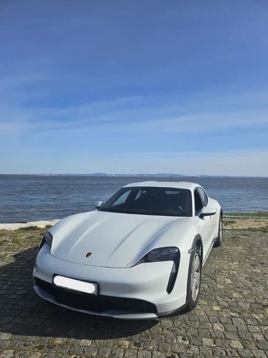 Porsche Taycan Cross Turismo 4