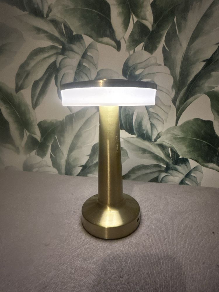 Lampka bezprzewodowa. Ladowana usb C DOTYKOWA zlota