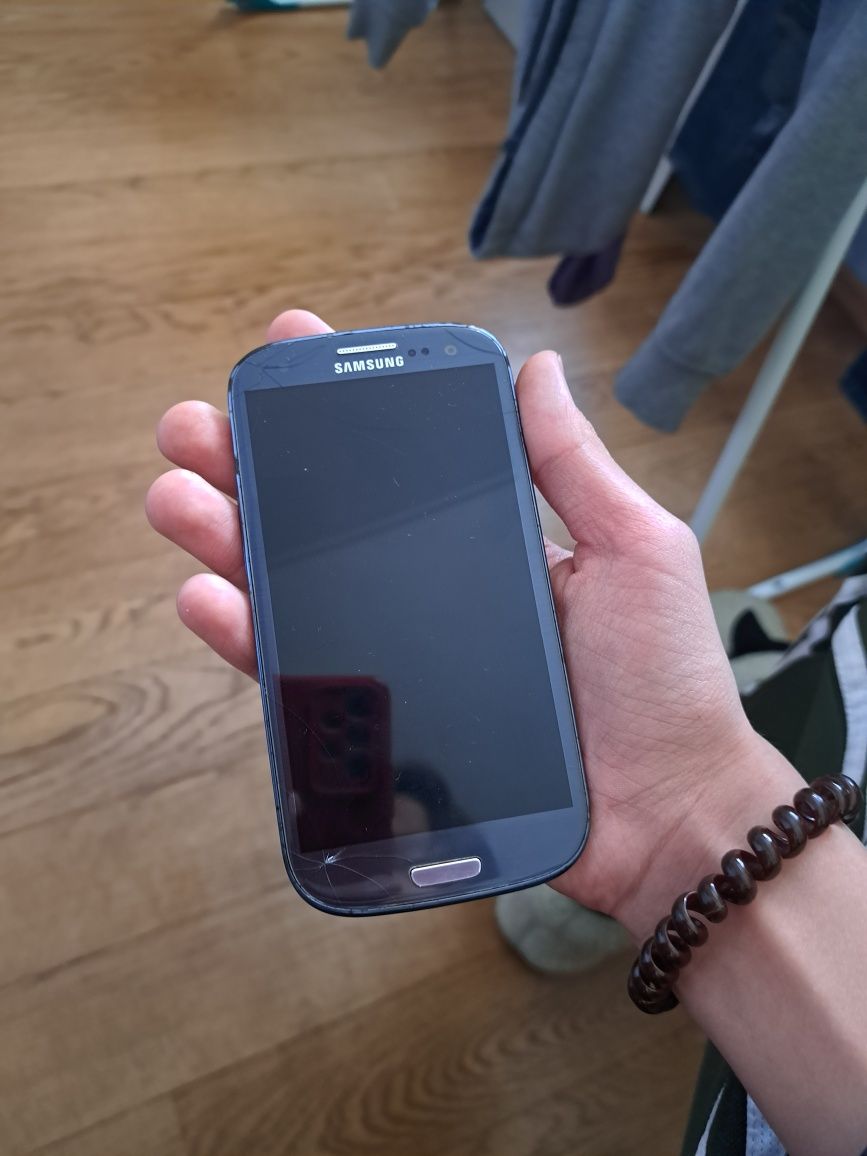 Samsung galaxy s3 на запчастини