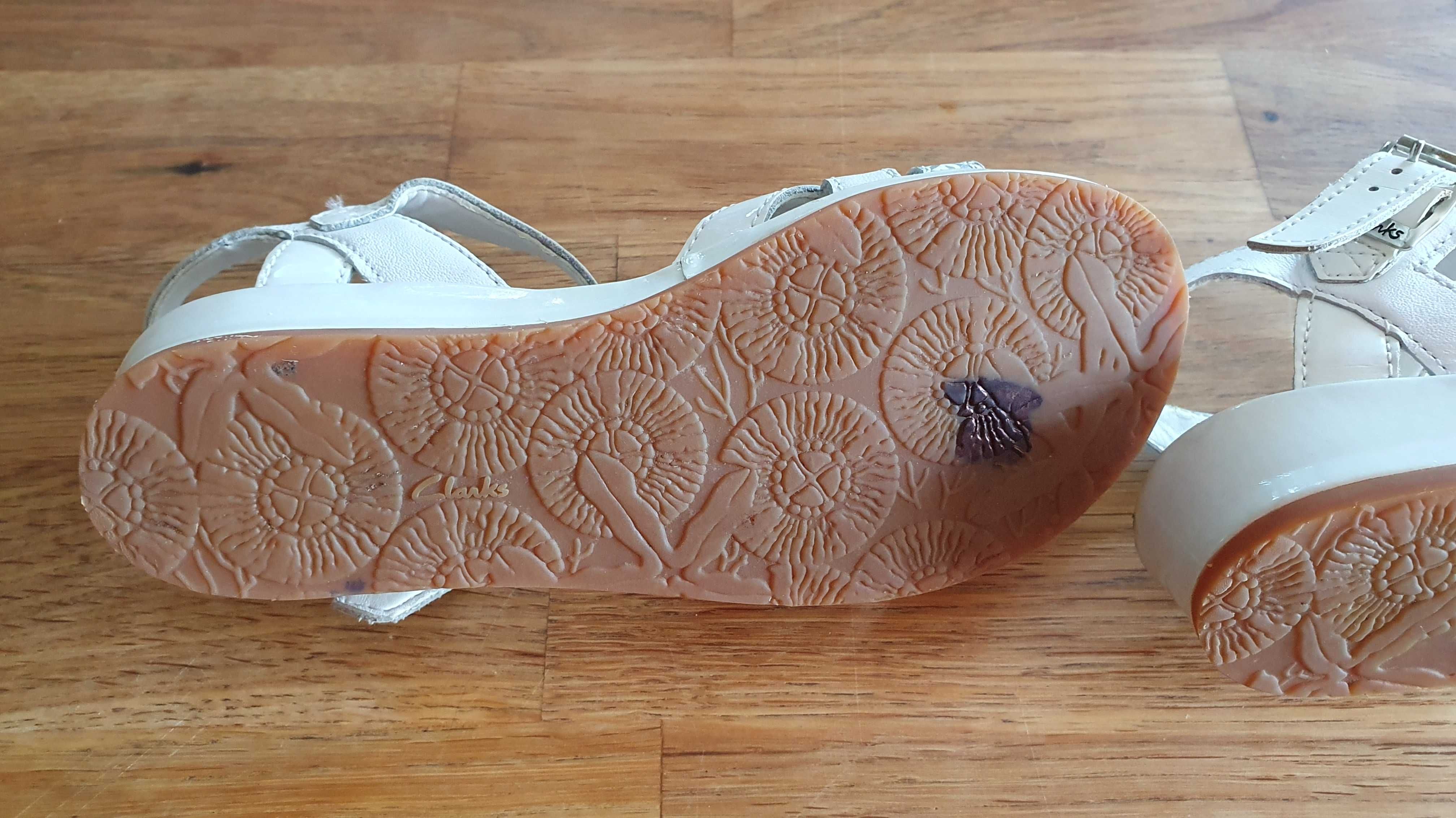 Sandałki skóra clarks r 26 długość wkładki 16,5 cm