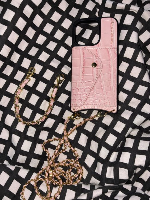 Etui z Bandolier iphone 16 pro z dwoma paskami krótszym i dłuższym