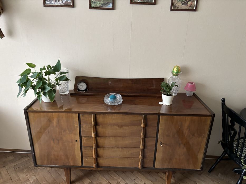 Komoda na nozkach PRL