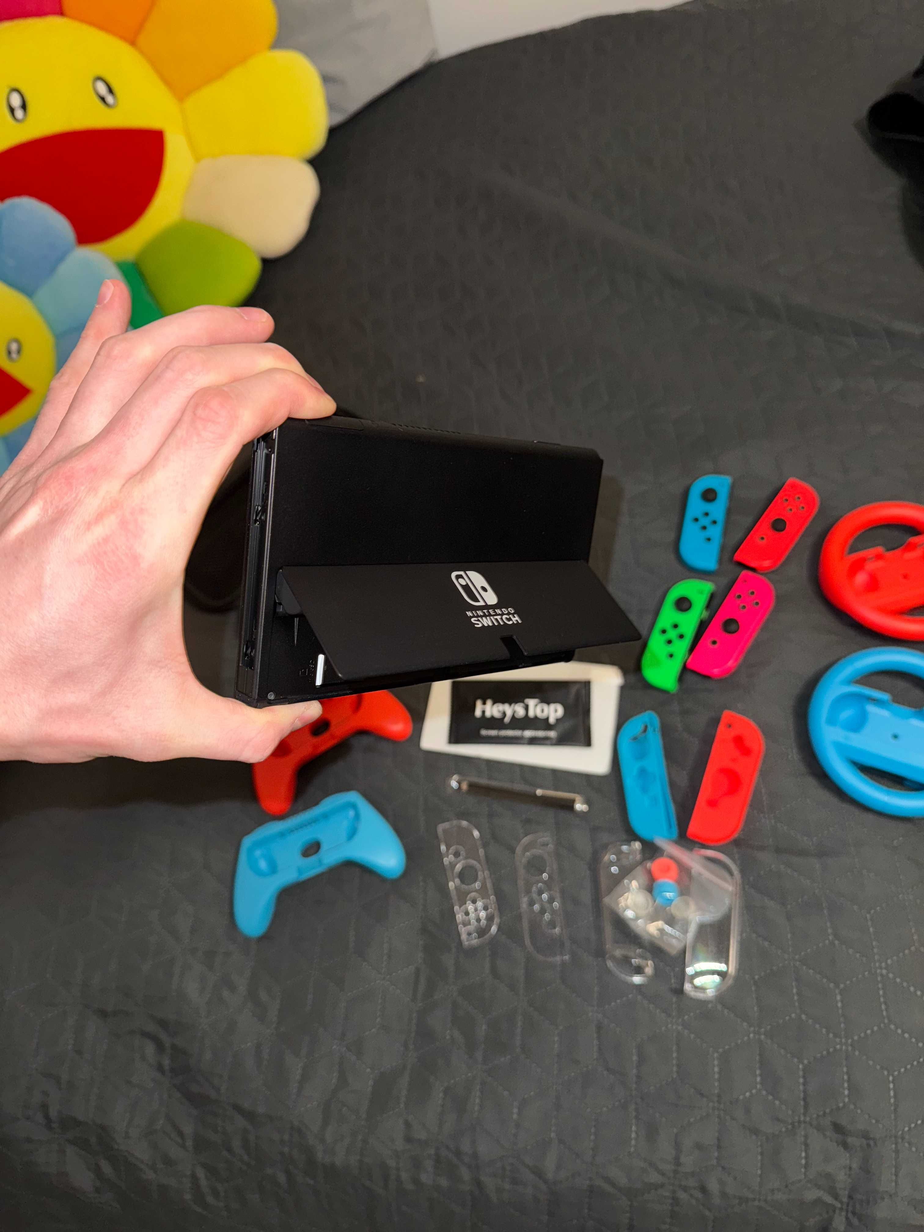 Nintendo Switch OLED + 4 JoyCon + Dużo akcesorii
