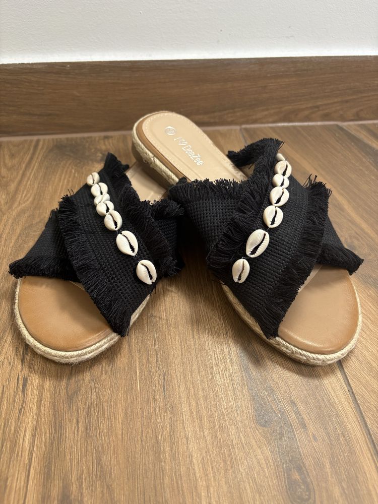 Czarne klapki boho 40 deezee nie używane bali czarne beżowe