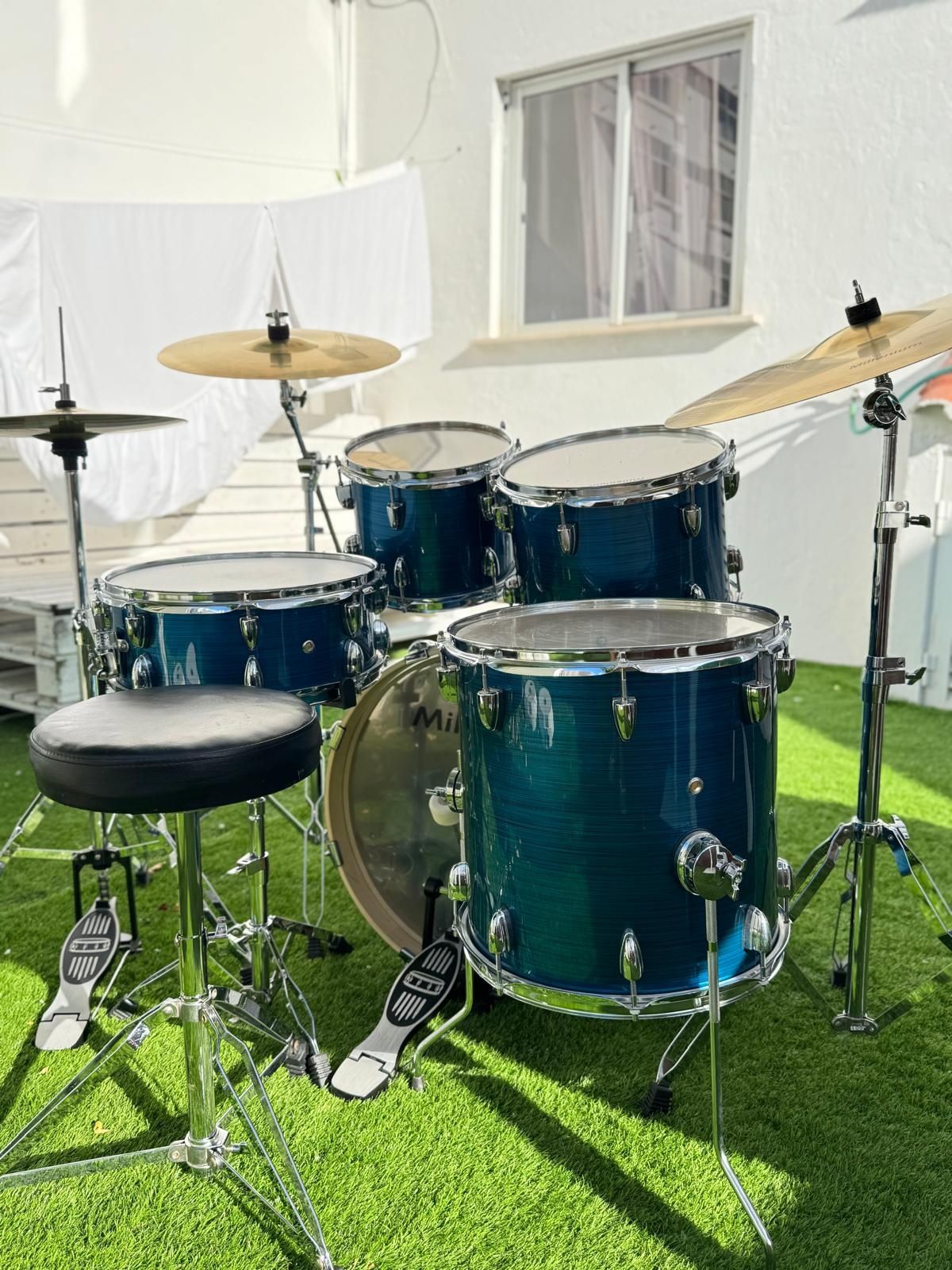 Bateria Acústica Millenium MX-Set completa com Pratos e nova.