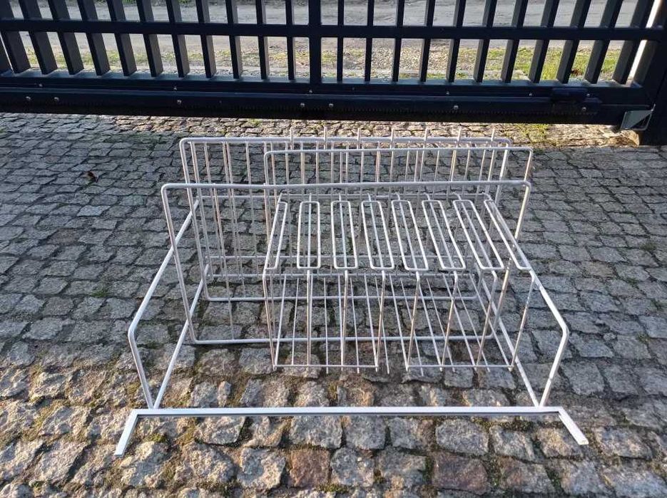 Regał na piany i silikony