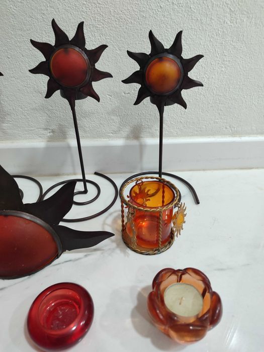 11 porta velas altos em metal e vidro com formato Sol