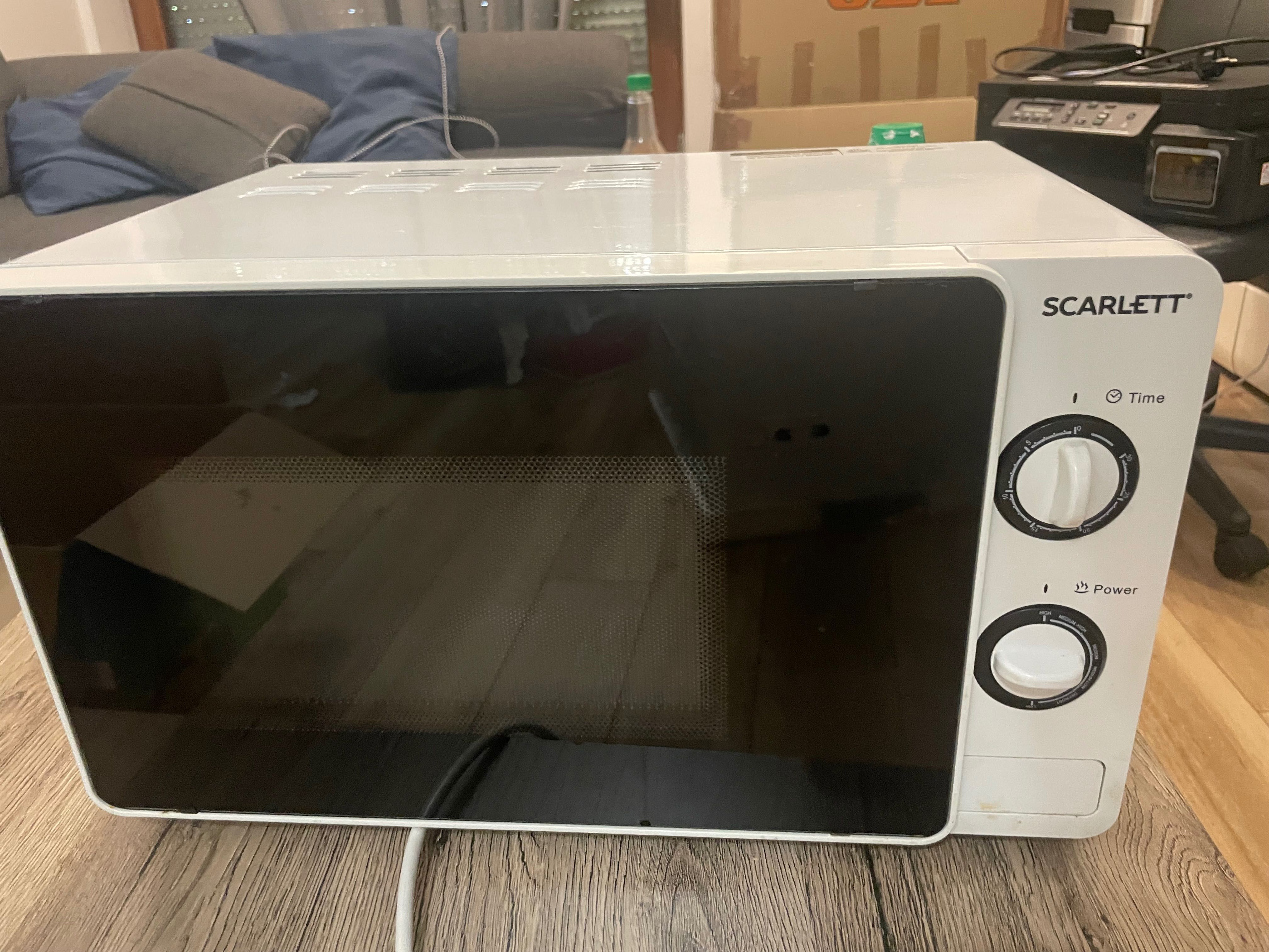 Microwave with original box/ mikrofalówka z oryginalnym pudełkiem