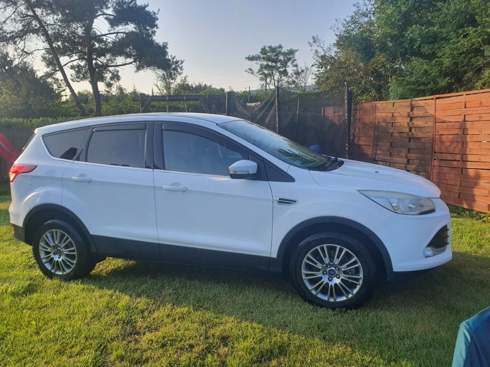 Ford Kuga 2 dobrze wyposażona. Przeczytaj opis