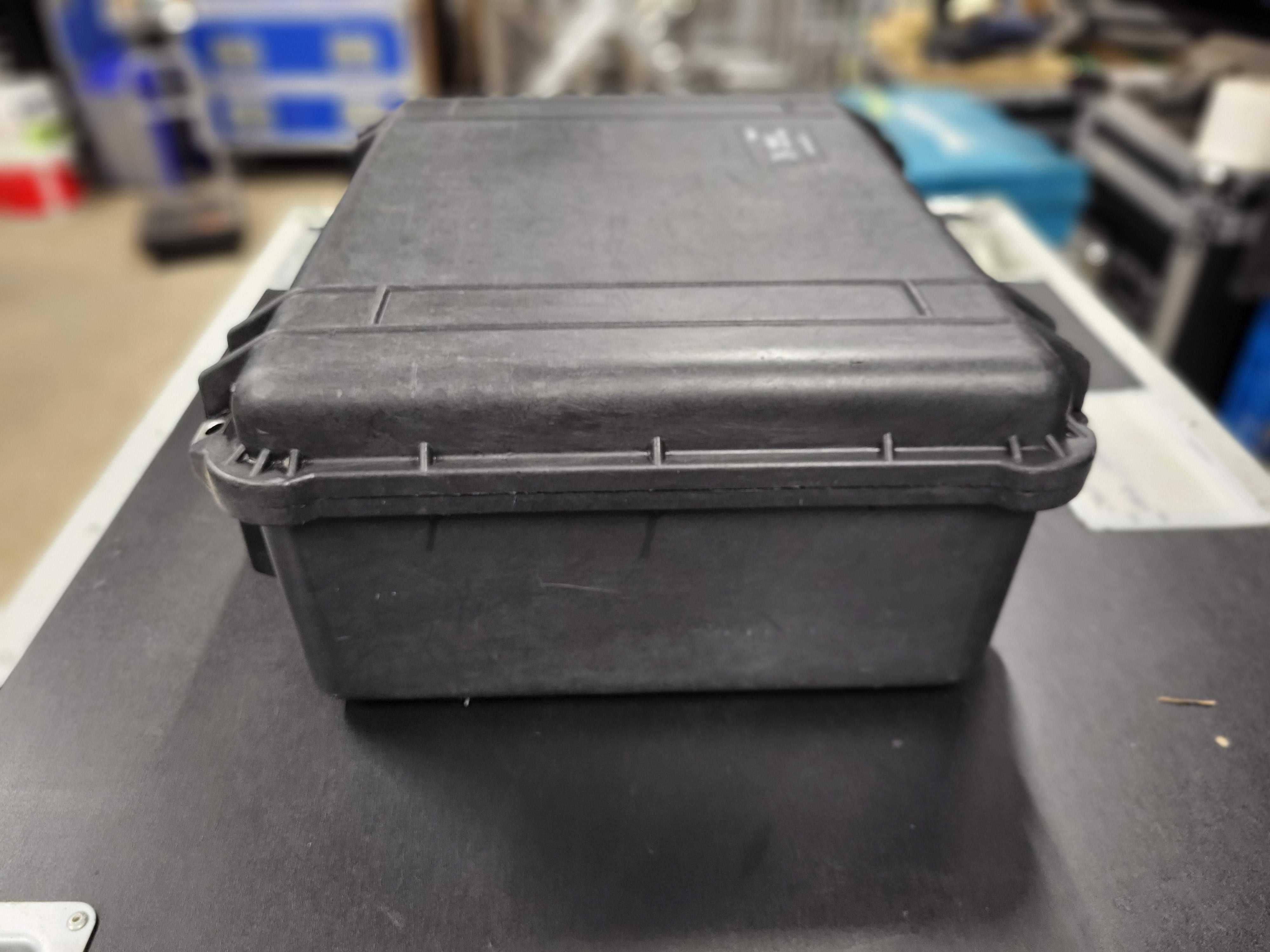 Peli 1550 (47x36x19) Pelikan walizka pusta bez pianki, Faktura