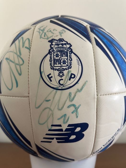 Bola New Balance Assinada pelo plantel campeão do Porto 2019/202
