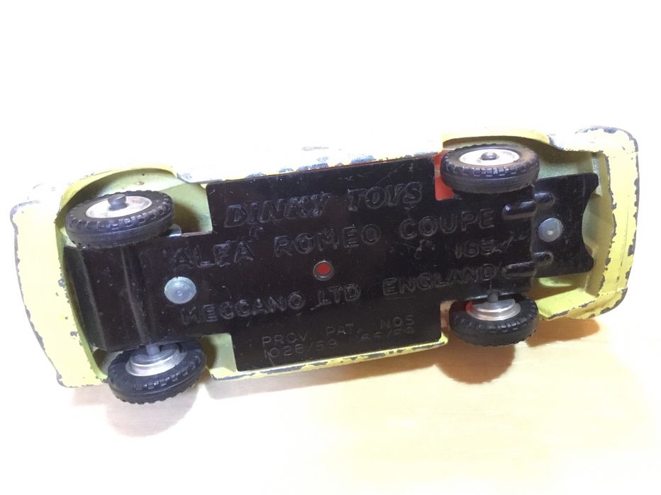 Miniatura antiga e rara Dinky Toys Alfa Romeo Coupé