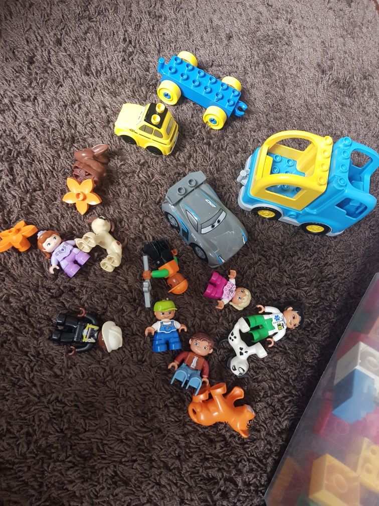 Lego duplo zestaw 15 figurek (pojazdy, zwierzęta, ludzie ,itp)