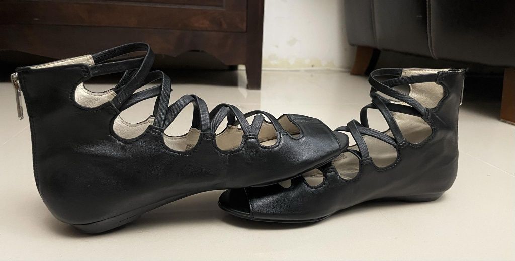 Michael Kors skórzane sandały rzymianki 36
Rozmiar 36
Wkładka 22.5cm