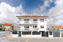 Elegante Moradia Remodelada em Aires – Palmela