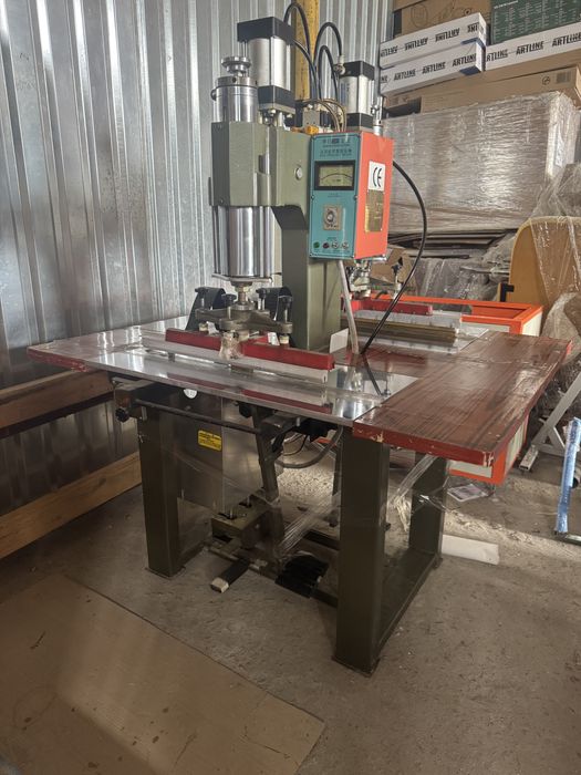 Станок СВЧ для виробництва натяжних стель