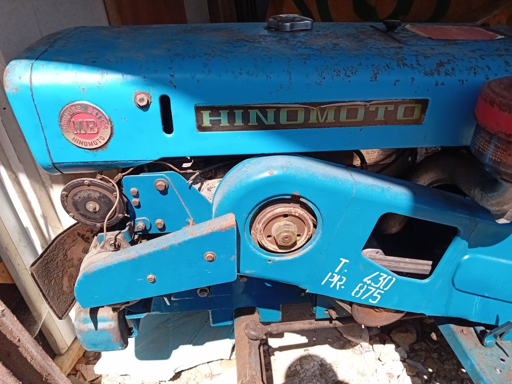 Trator antigo hinomoto