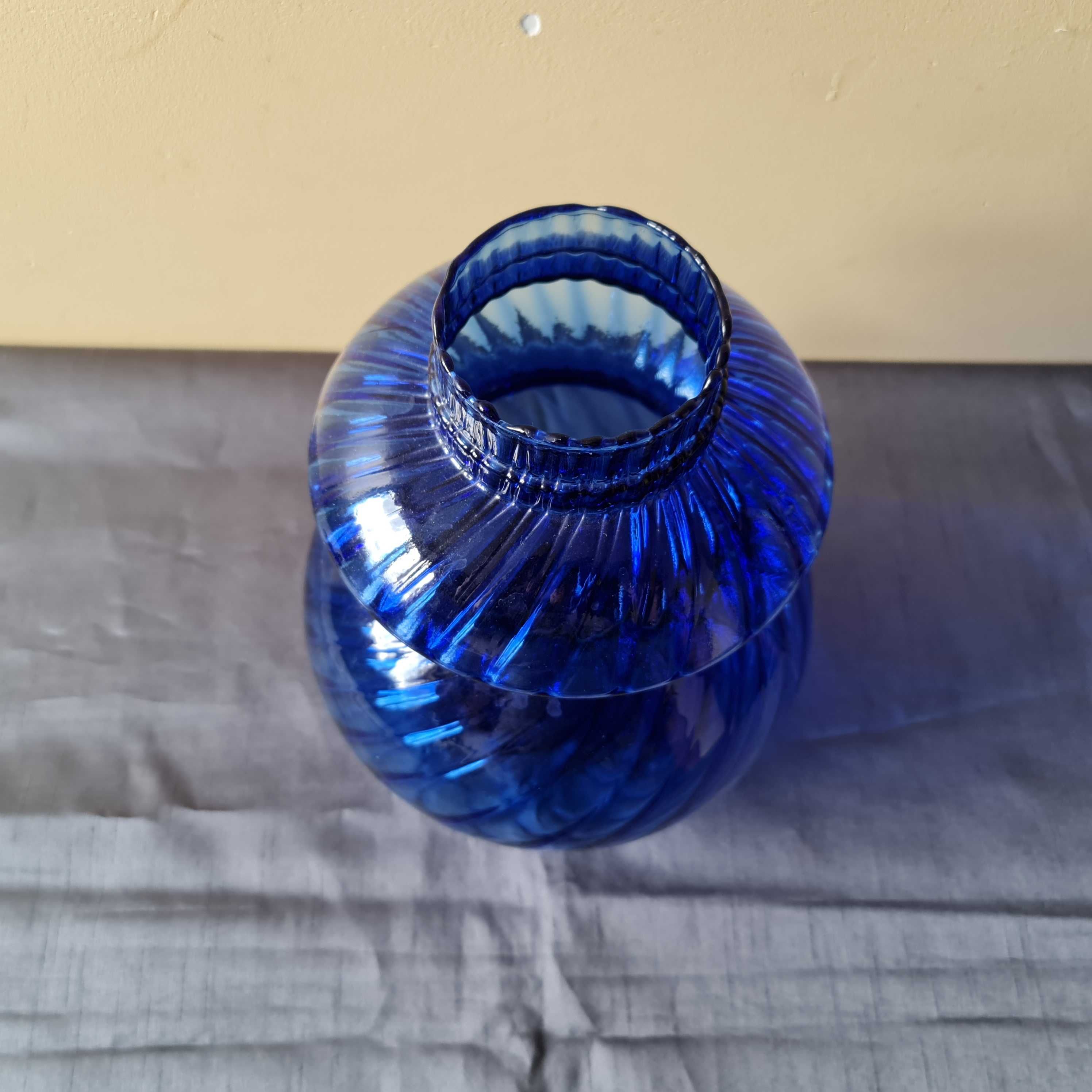 Duży wazon z niebieskiego szkła - PRL