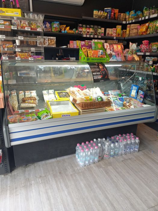 Продається холодильна вітрина GOLD  в дуже хорошому технічному стані .