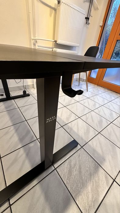 Biurko z regulowaną wysokością