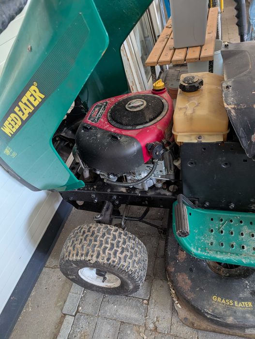 Kosiarka traktorek Weed Eater – silnik Briggs & Stratton