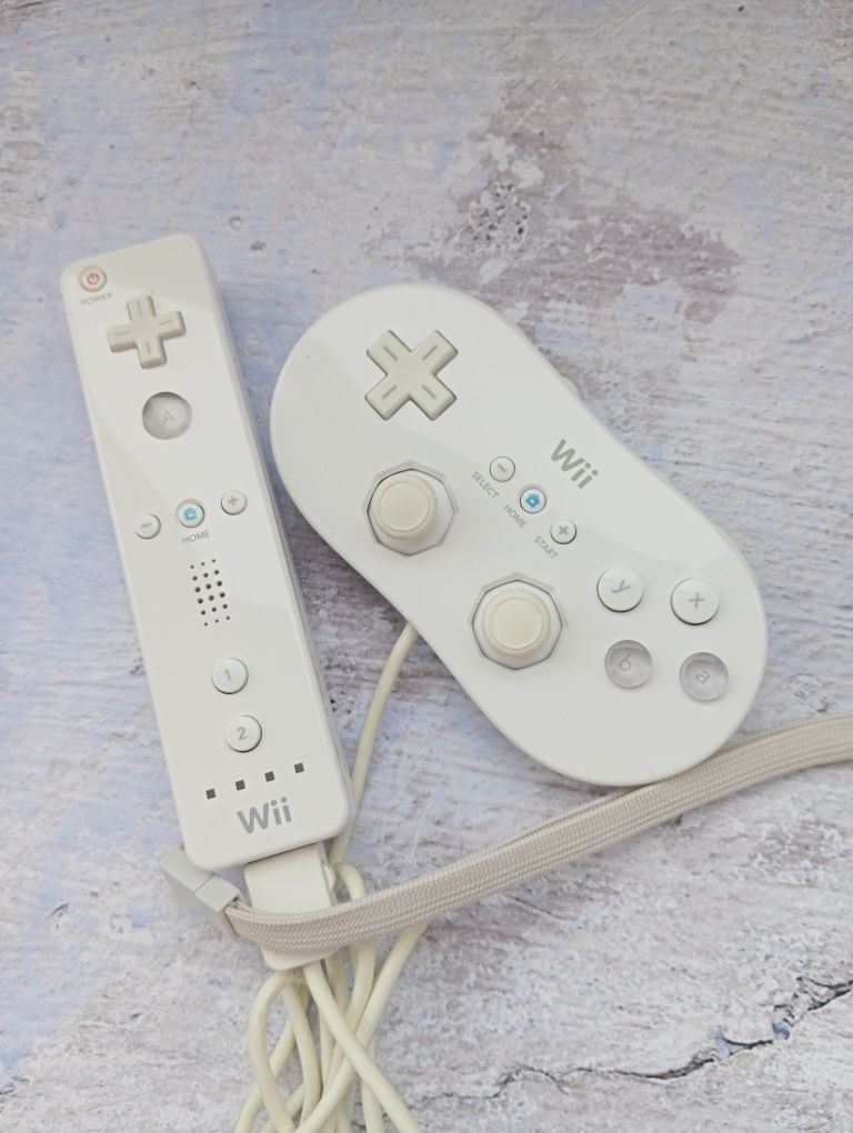 Джойстики Nintendo  Wii Remote (також відомий як Wiimote) оригінал