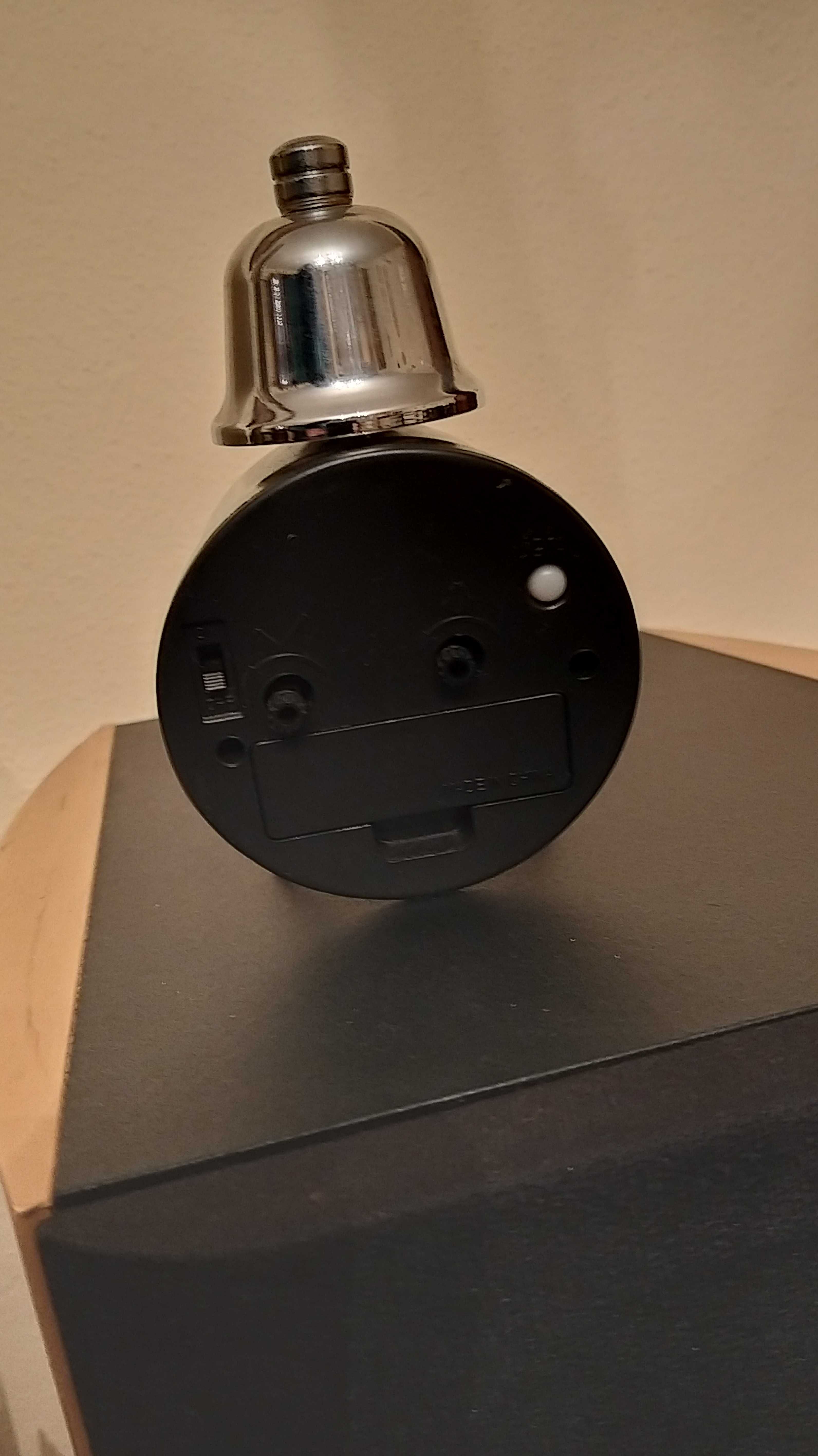relógio despertador com luz
