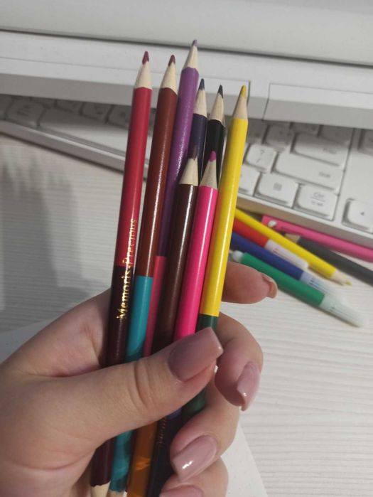 Лот з чотирьох наборів матеріалів для малювання