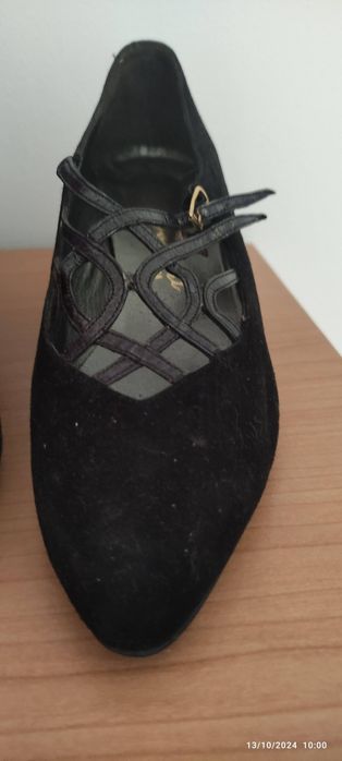 Sapatos de senhora em camurça preta