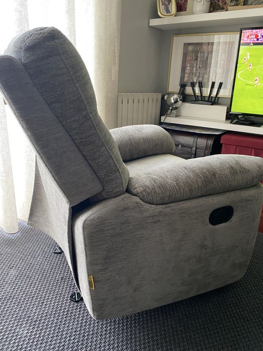 Poltrona Reclinável Super Confortável – Estica e Balança!