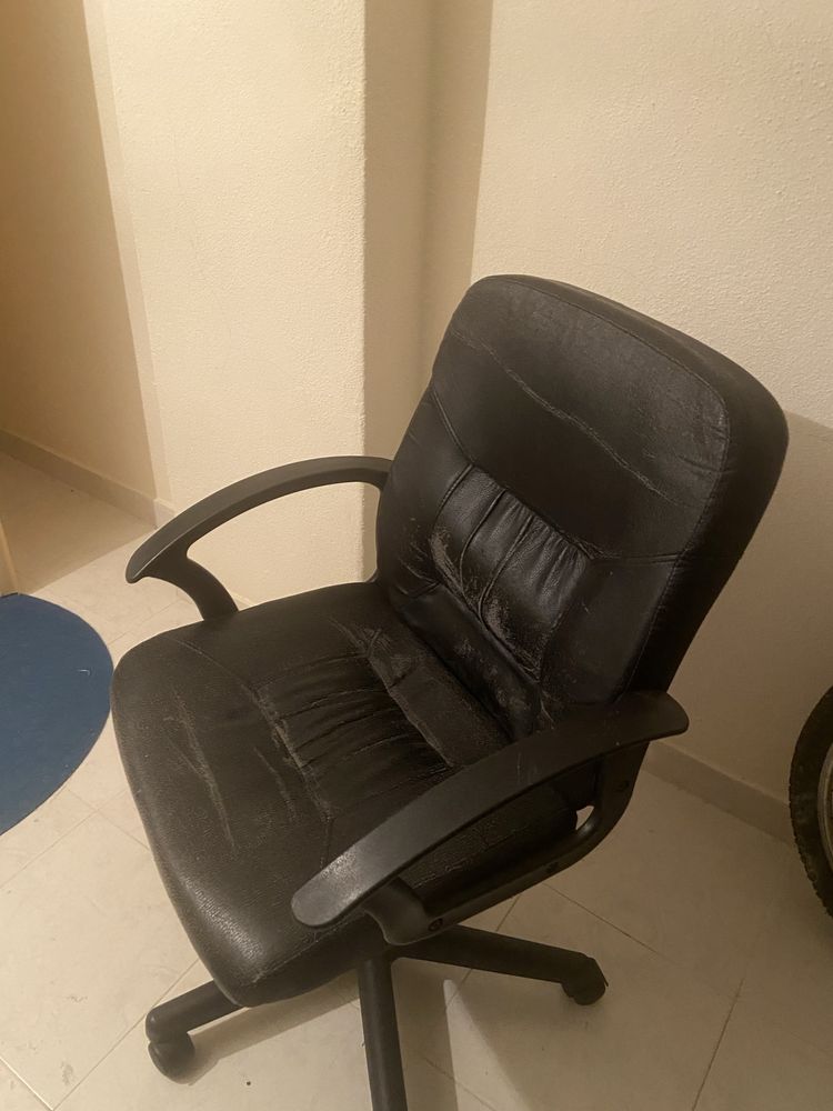 Cadeira de escritório (preta)