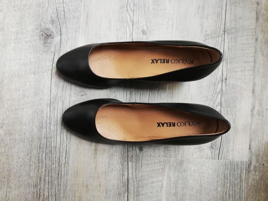 Skórzane buty na obcasie Ryłko rozmiar 39