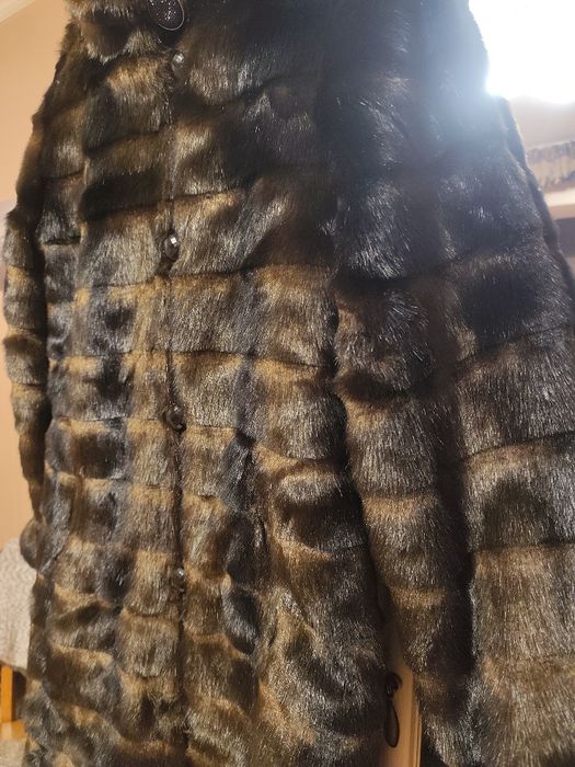 Жіноча шуба 44 розміру.