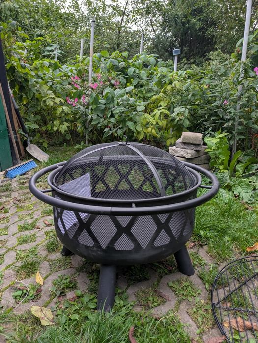 Palenisko z grillem i pokrywą