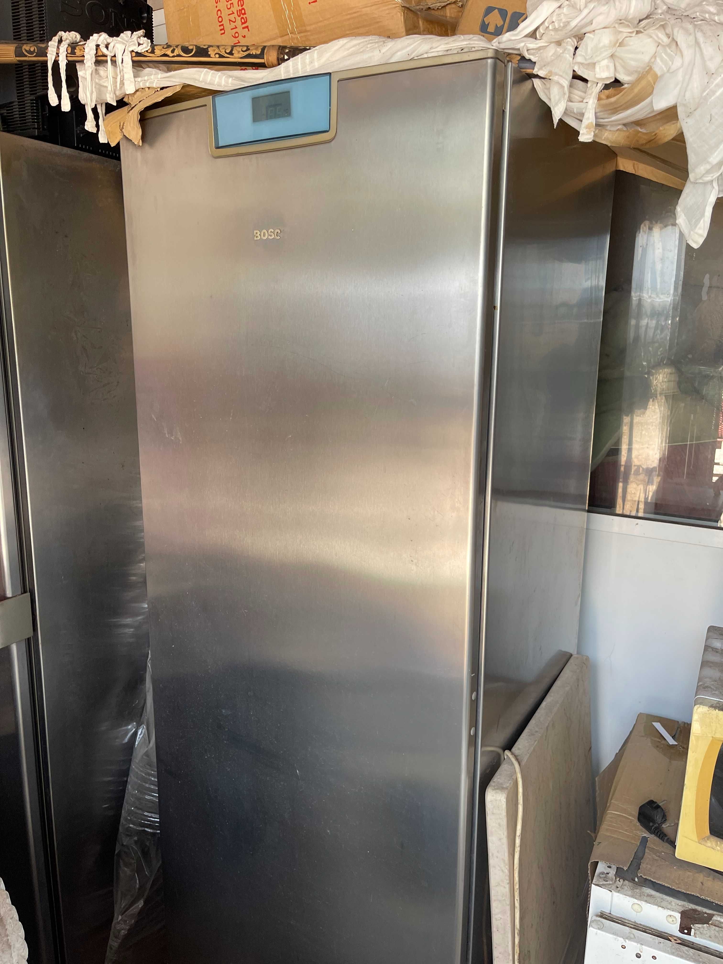 Arca Congeladora e Frigorífico Verticais Bosch – Inox