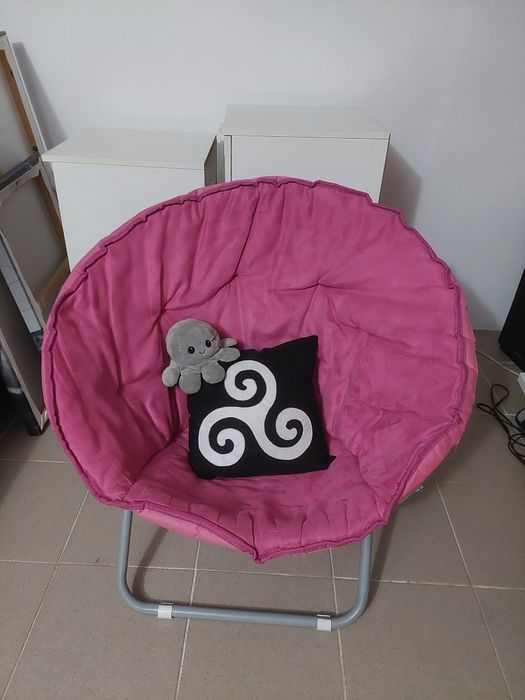 Cadeira de quarto rosa