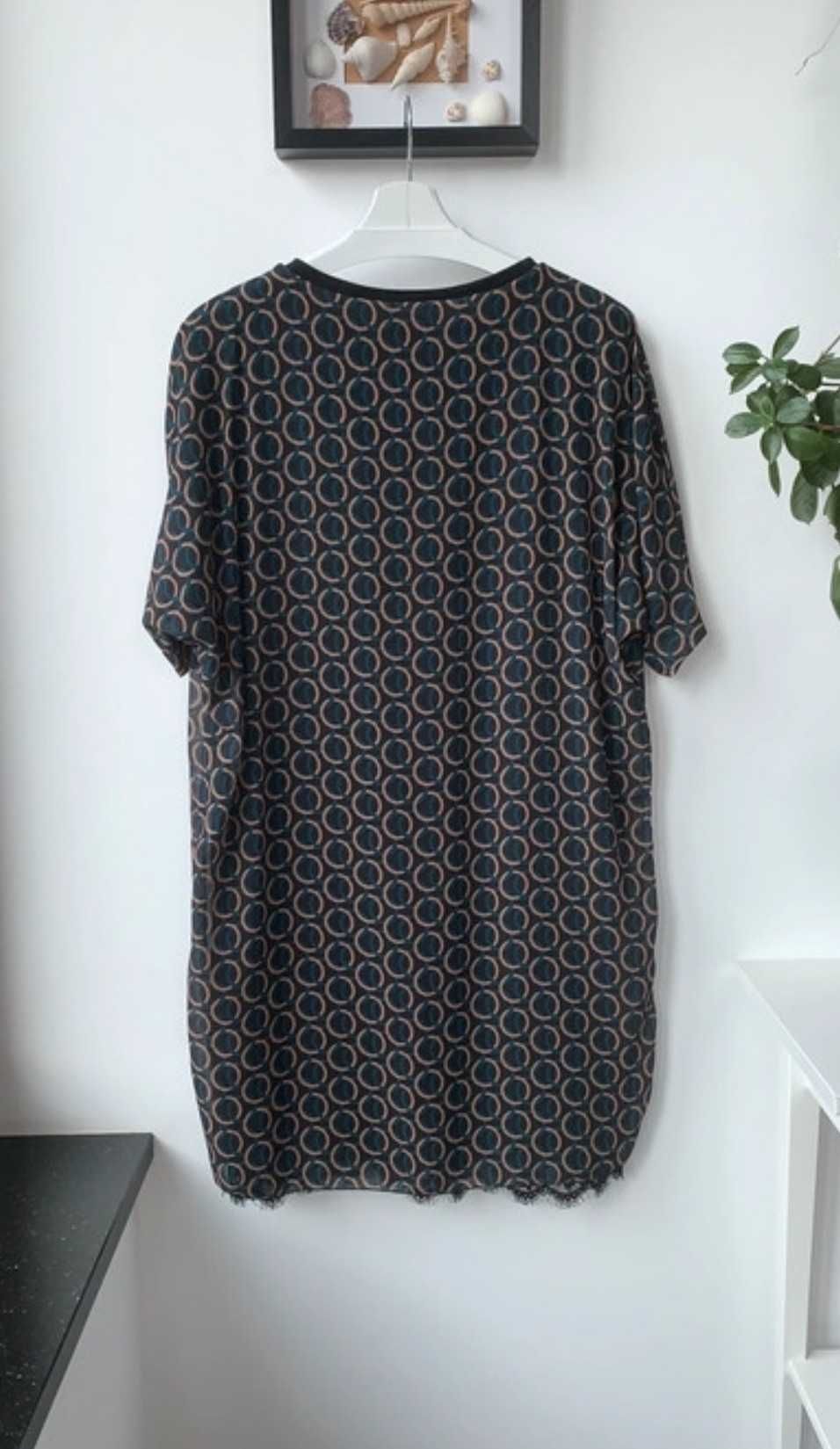 r. 42-44 /r. XL-XXL / Krótka zwiewna sukienka/tunika z halką i koronką