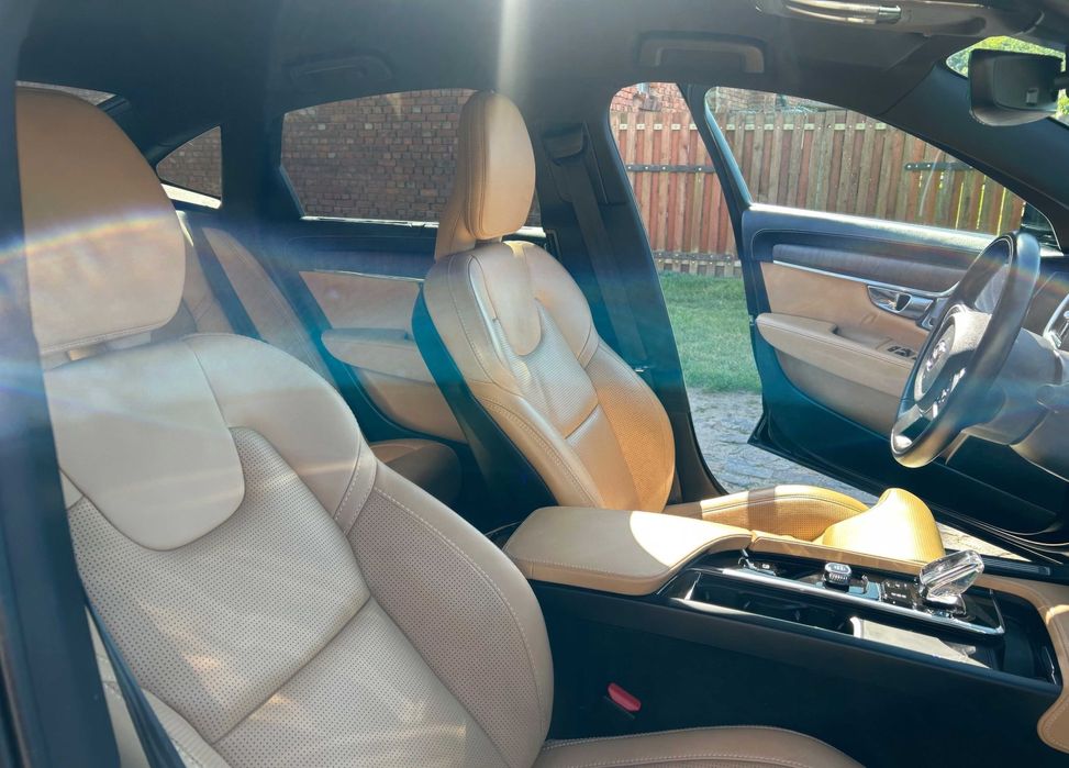 Volvo S90      2022