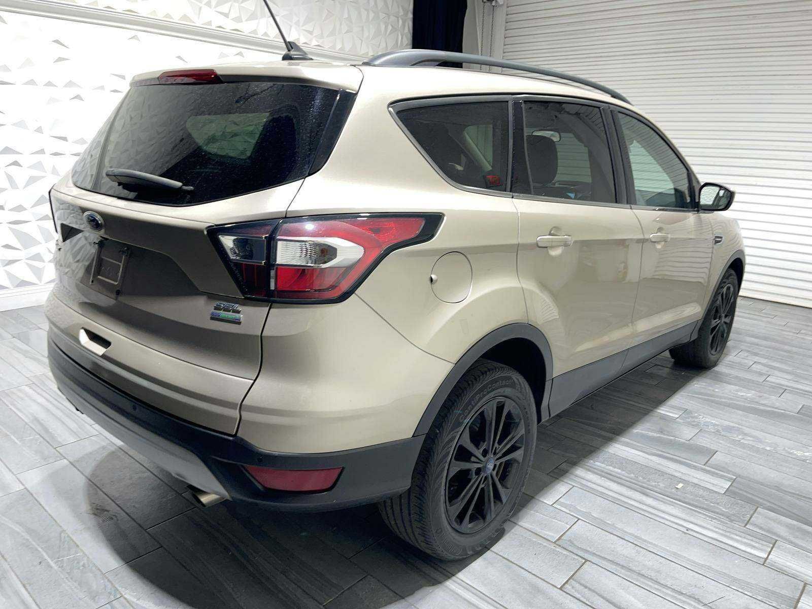 Ford Escape SEL 2018 року