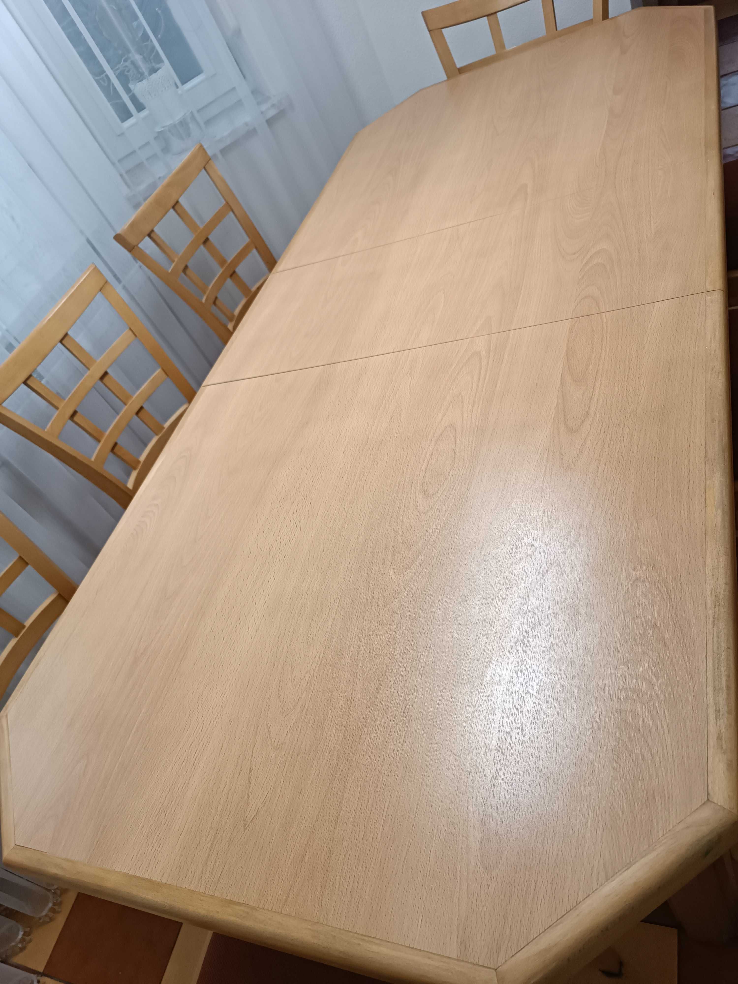 Stół rozkładany z 8 krzesłami - idealny do jadalni!