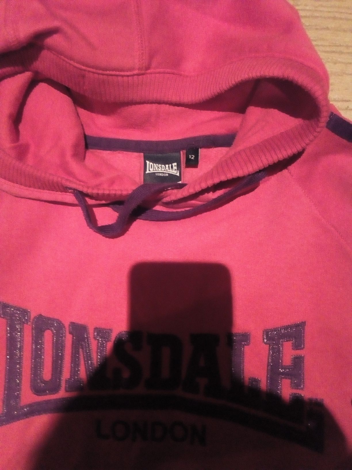 Różowa bluza z kapturem f. Lonsdale r. S